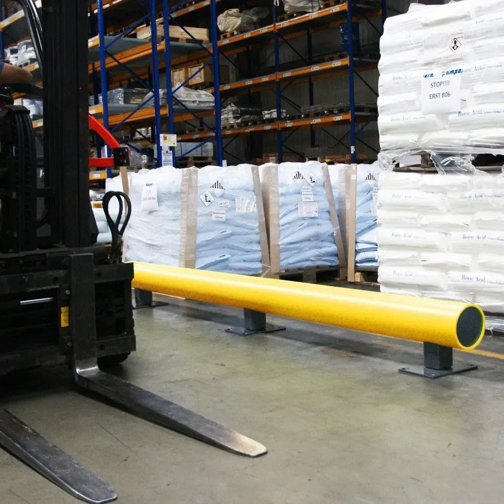 Brand Safe žemo lygio apsauginis barjeras 4900 mm, kontrastingos geltonos spalvos
