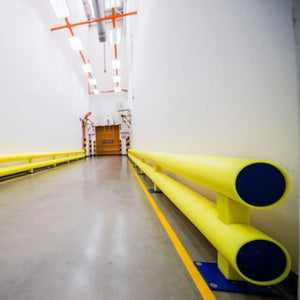 Žemo profilio dvigubas apsauginis barjeras Brand Safe 4900 mm, kontrastinės geltonos spalvos