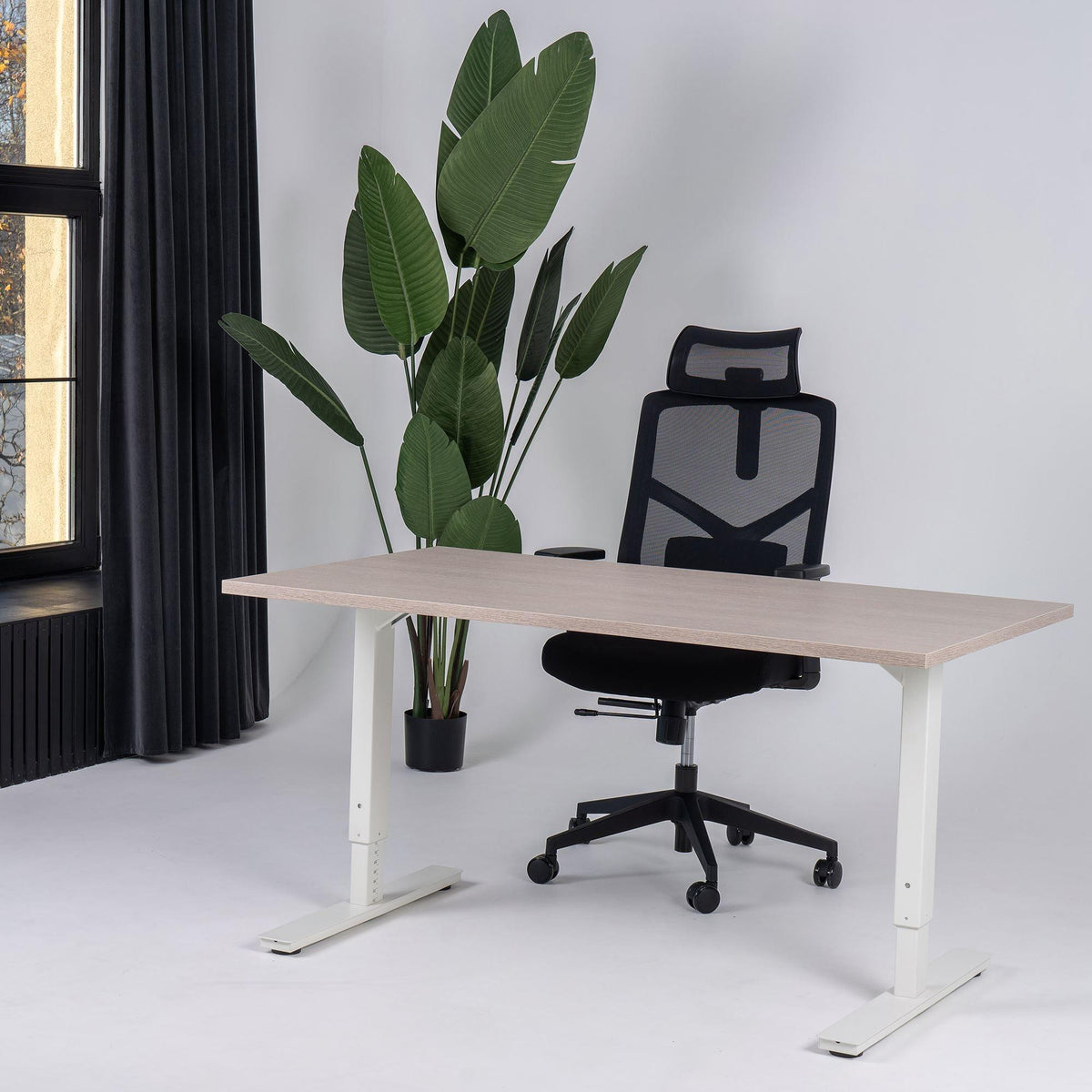 Reguliuojamo aukščio biuro stalas Forza Line – Nabucco / Balta / 120 x 65