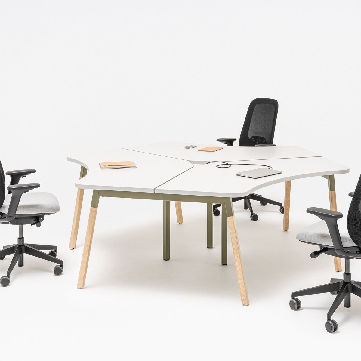 Biuro stalas OGI W BENCH 3, konfigūruojamas