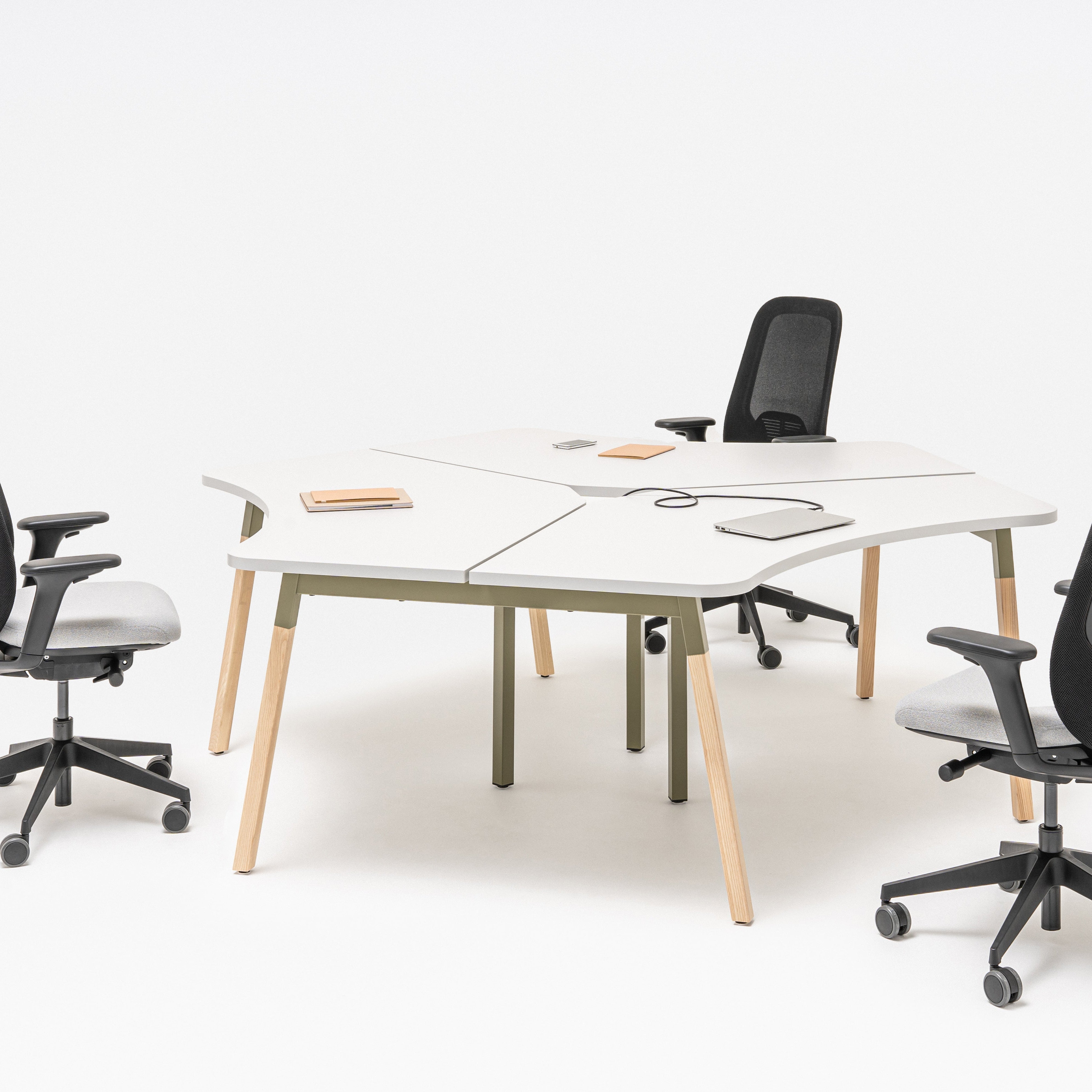 Biuro stalas OGI W BENCH 3, konfigūruojamas