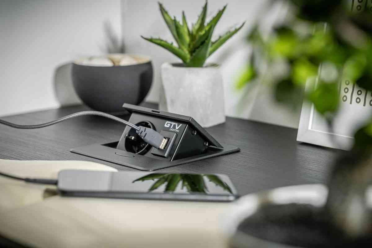 Iebūvējams Rozešu bloks AVARO C, 1x SCHUKO, USB A+C