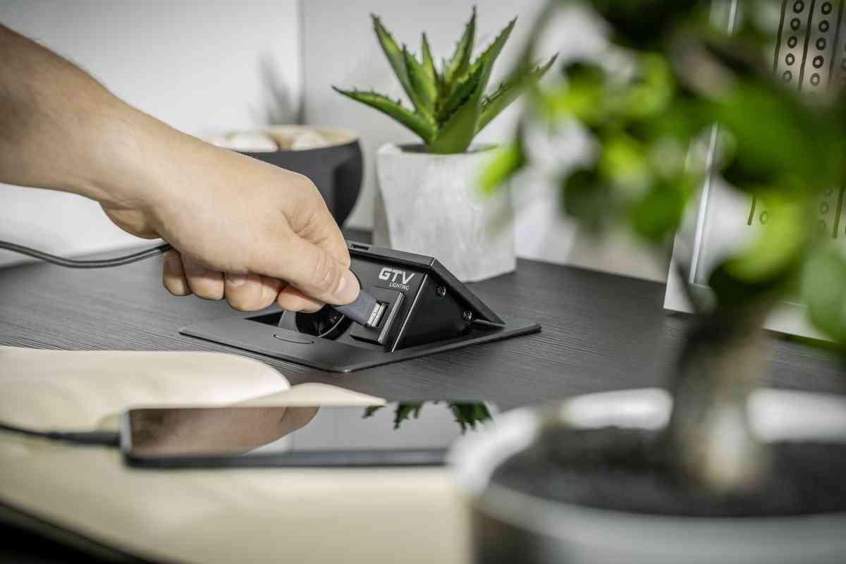 Iebūvējams Rozešu bloks AVARO C, 1x SCHUKO, USB A+C