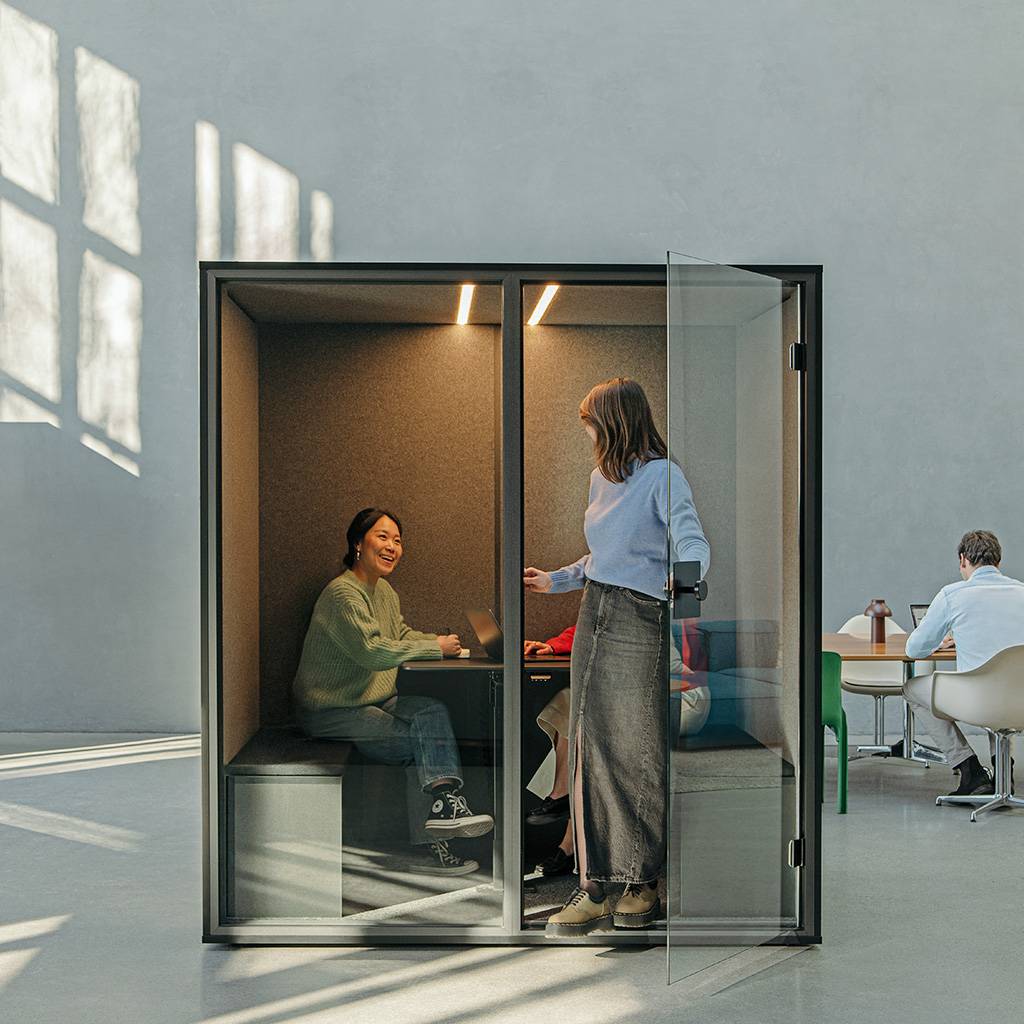 Tylos kabina Berlin Acoustics Meet Black, konfigūruojama