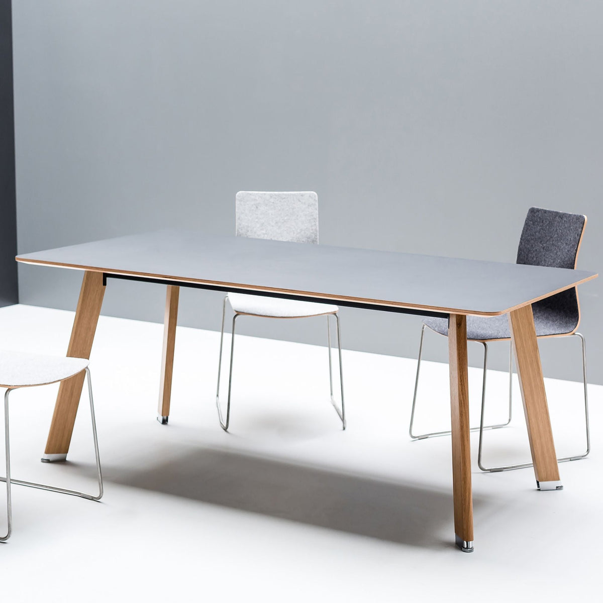 Konferencijų stalas SIMPLIC HPL-PLYWOOD, dydis 200 x 100 cm, konfigūruojamas