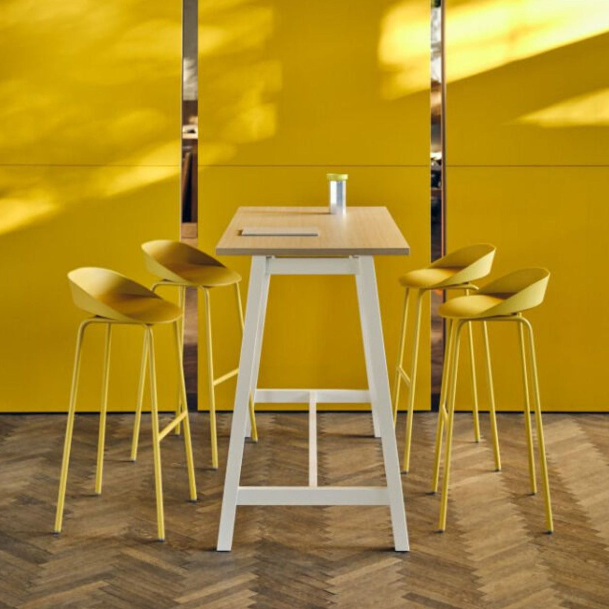 Stalas darbui stovint OGI M, 1215 x 700 mm, aukštis 1100 mm, konfigūruojamas