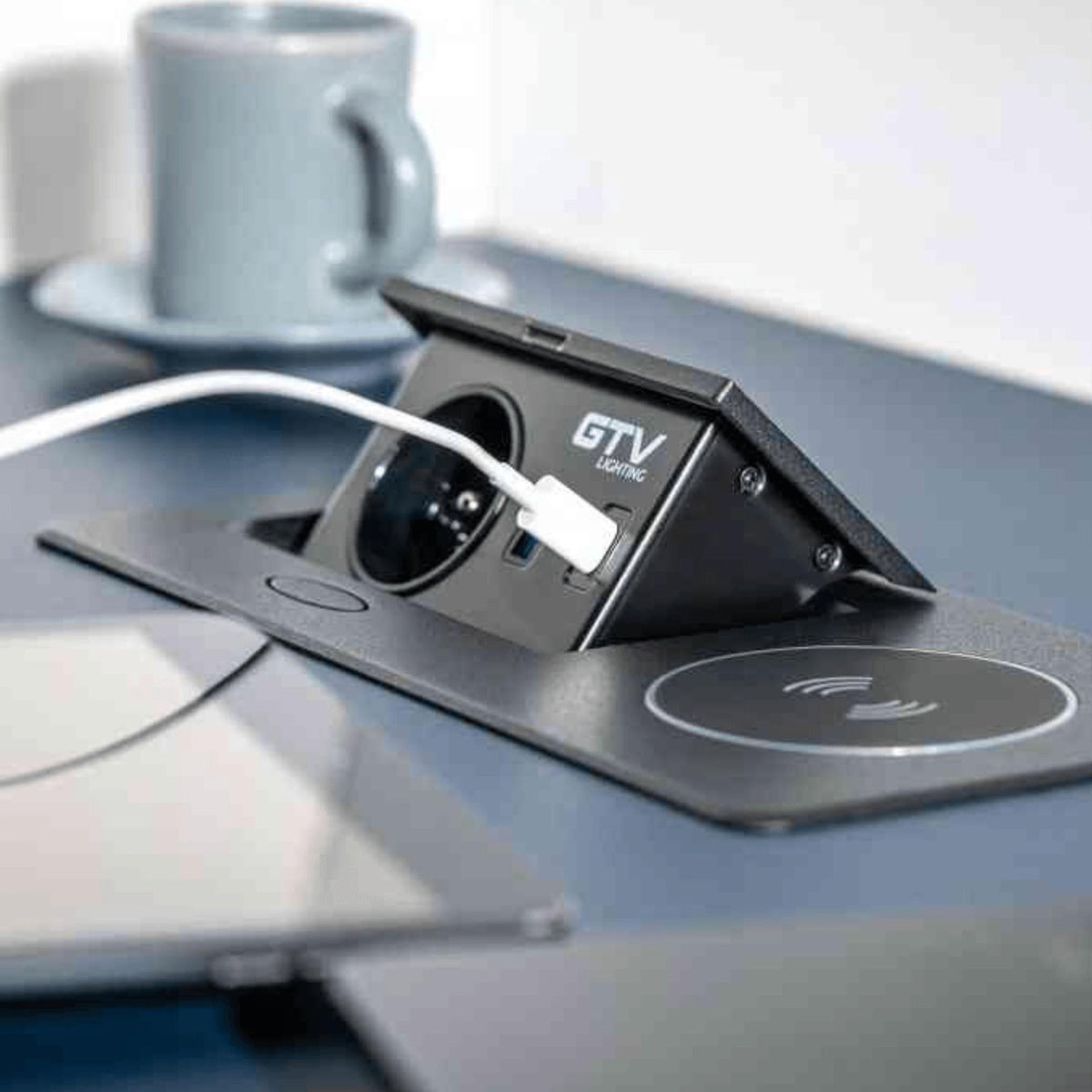 Elektros lizdų blokas AVARO PLUS, 1x SCHUKO, USB A + C, 5W belaidis įkroviklis